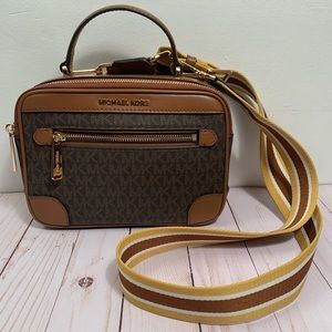 Michael Kors Jet set Travel Camera bag